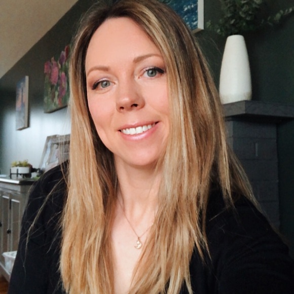 Meet your Posher, Cassandra - Picture 1 of 1